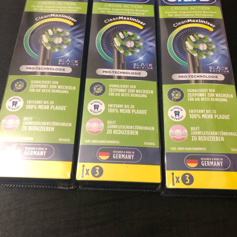 Lot of 3 Oral B Cross Action Clean Maximizer Black - Picture 2 of 3